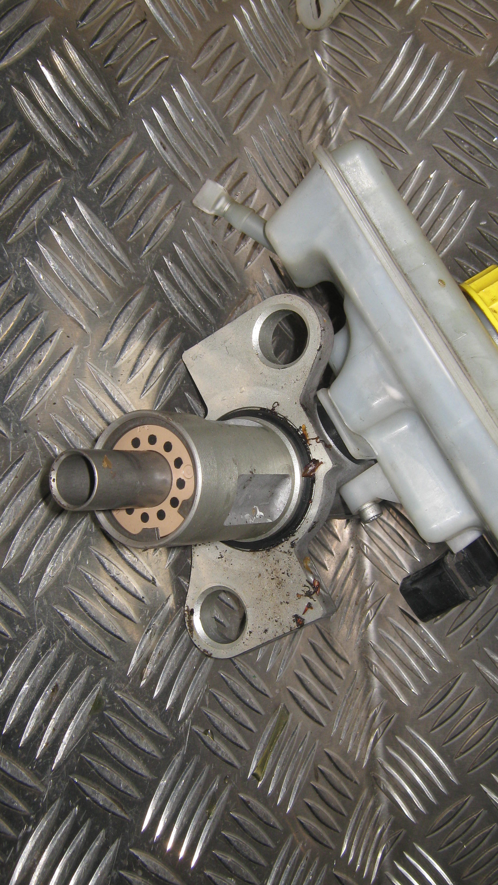 Skoda Superb Bremsehovedcylinder Med OEM Nr. 8E0611301G Fra Skoda Ophugger
