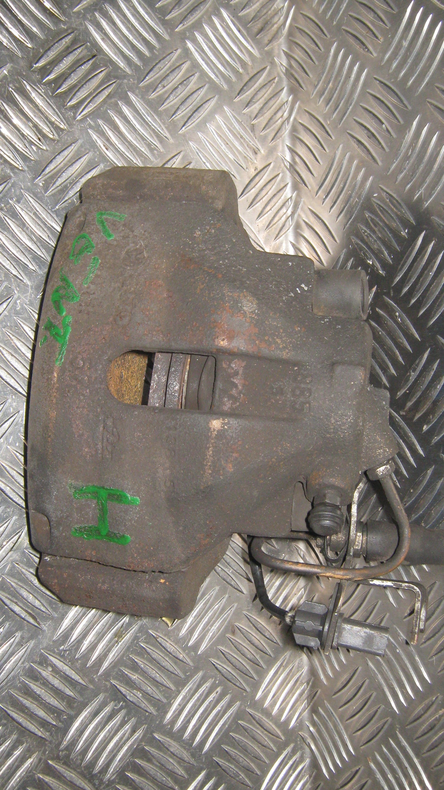 Skoda Superb Bremsekaliber HF Med OEM Nr. 4B0615124 Fra Skoda Ophugger