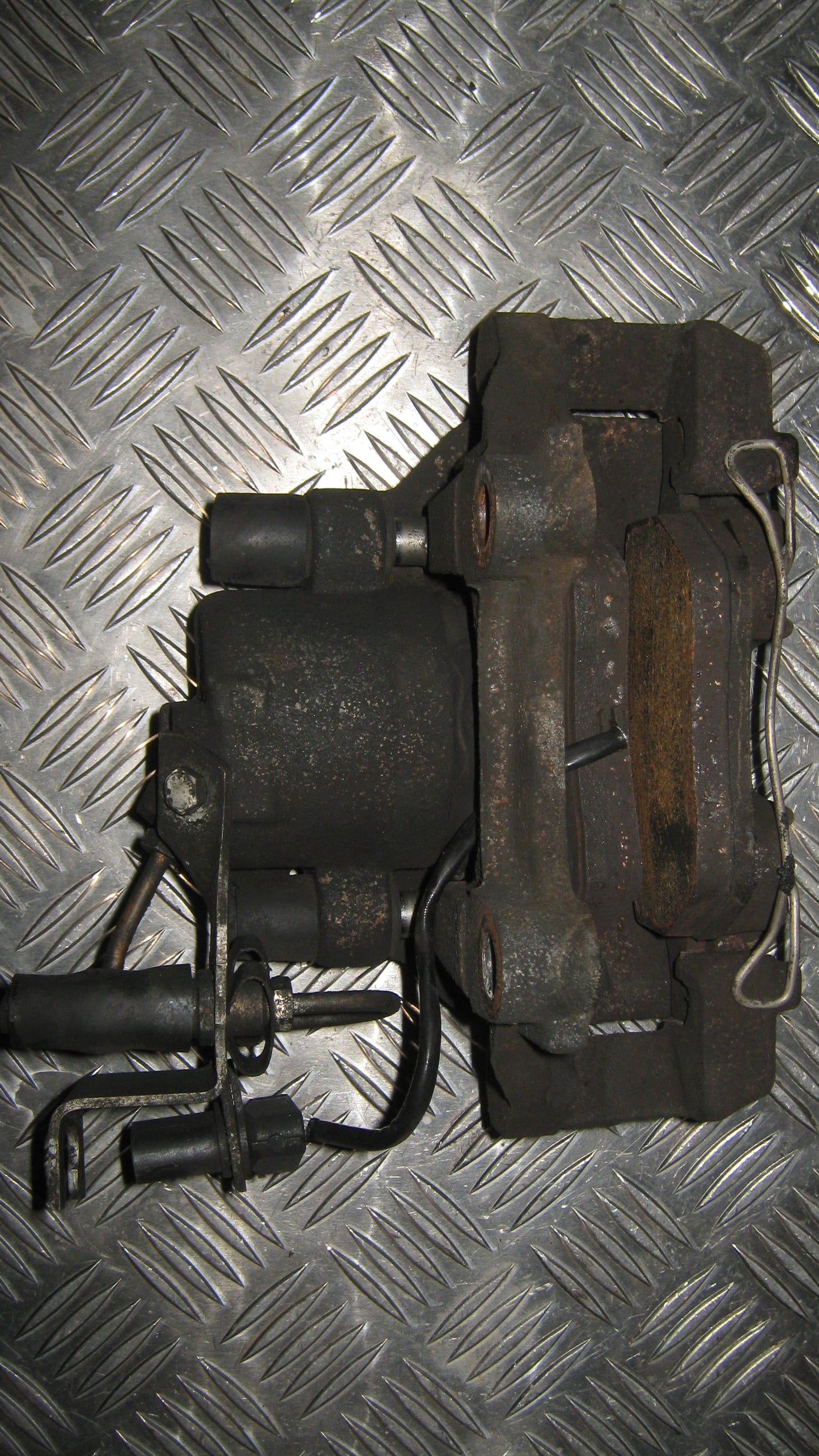 Skoda Superb Bremsekaliber HF Med OEM Nr. 4B0615124 Fra Skoda Ophugger