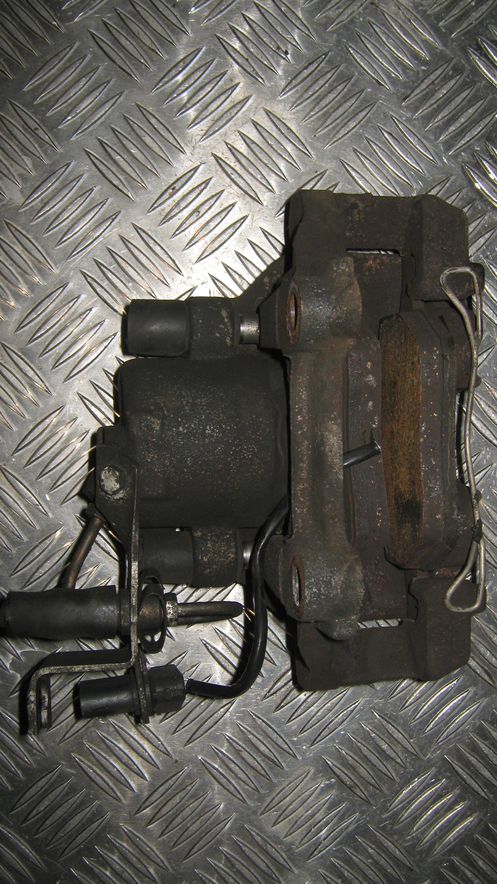 Skoda Superb Bremsekaliber HF Med OEM Nr. 4B0615124 Fra Skoda Ophugger