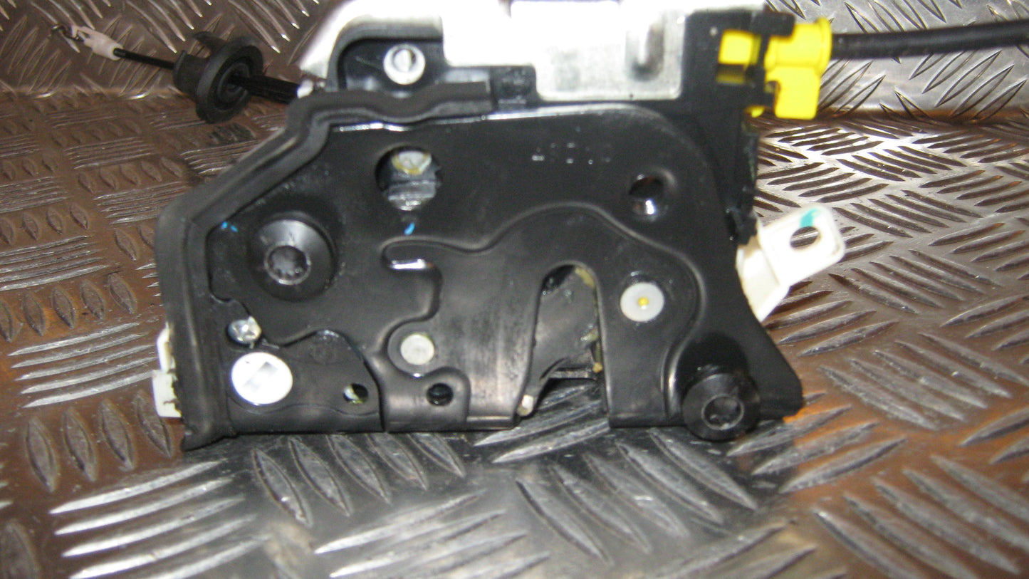 Audi A4 8K Dørlås Med OEM Nr. 8K0839016C Fra Audi Ophugger