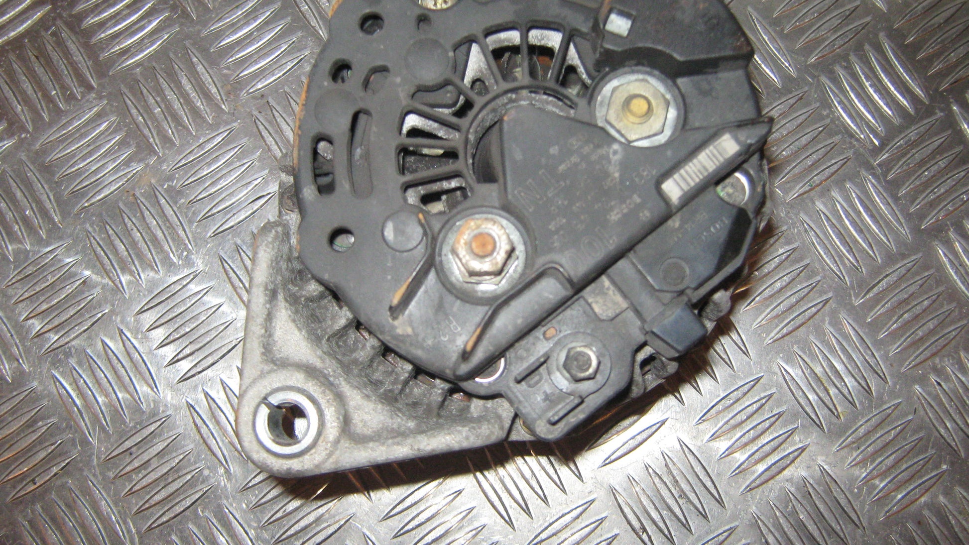 Opel Astra G Generator Med OEM Nr. 0124415005 Fra Opel Ophugger