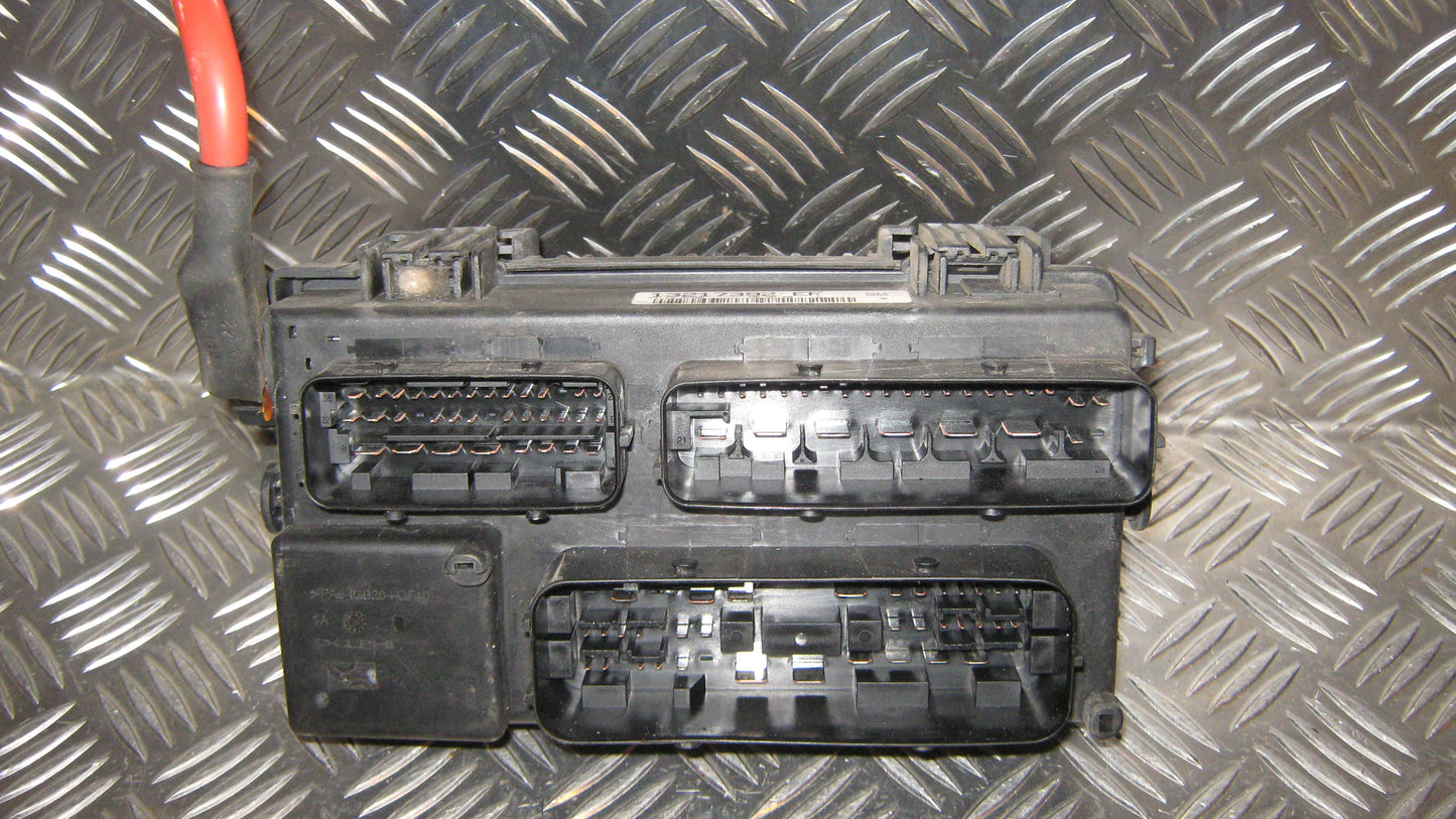 Opel Corsa D Sikringsboks Med OEM Nr. 13217392ef Fra Opel Ophugger