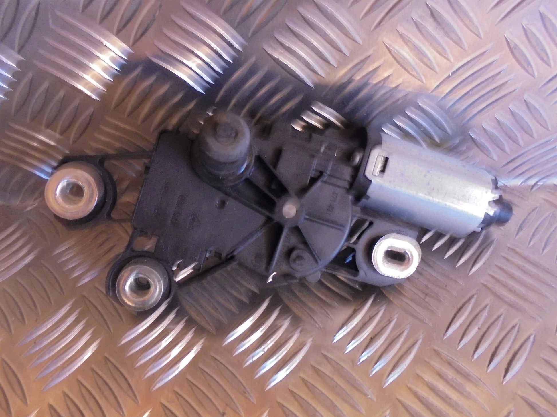 Seat Leon 1P Bagrudevisker Motor Med OEM Nr. Ophugger Fra Seat Ophugger