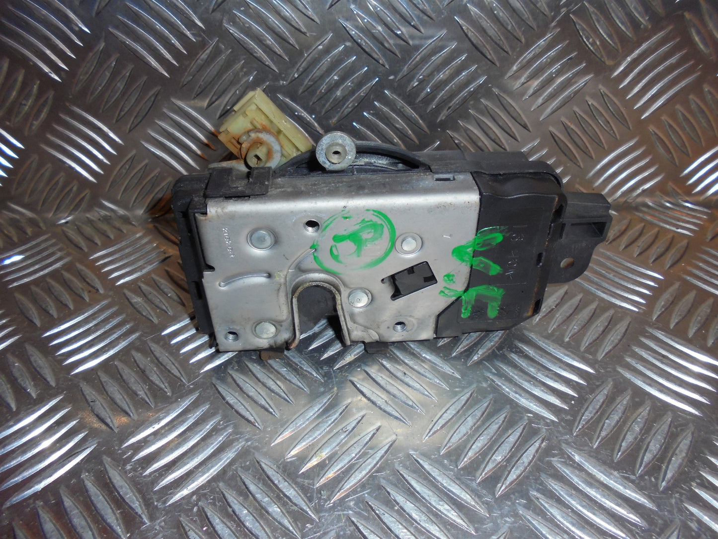 Opel Astra H Dørlås Med OEM Nr. 13128111 Fra Opel Ophugger