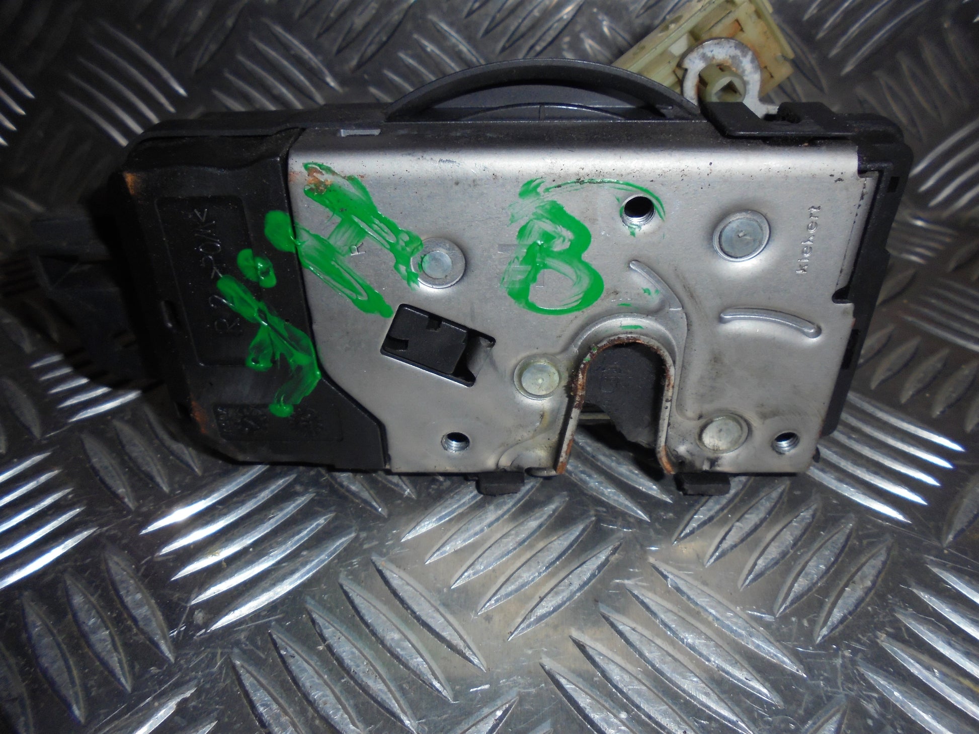 Opel Astra H Dørlås Med OEM Nr. 13128112 Fra Opel Ophugger