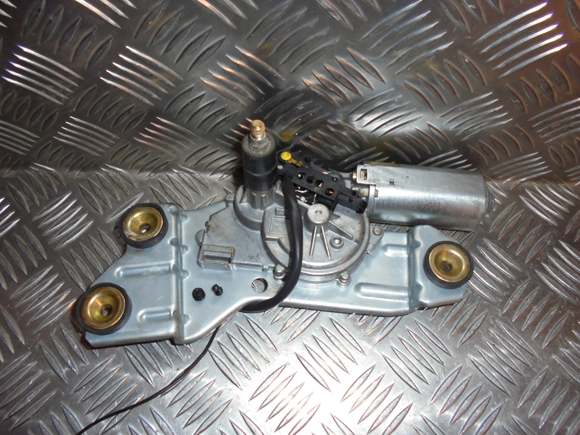 Ford Focus Bagrudevisker Motor Med OEM Nr. Ophugger Fra Ford Ophugger