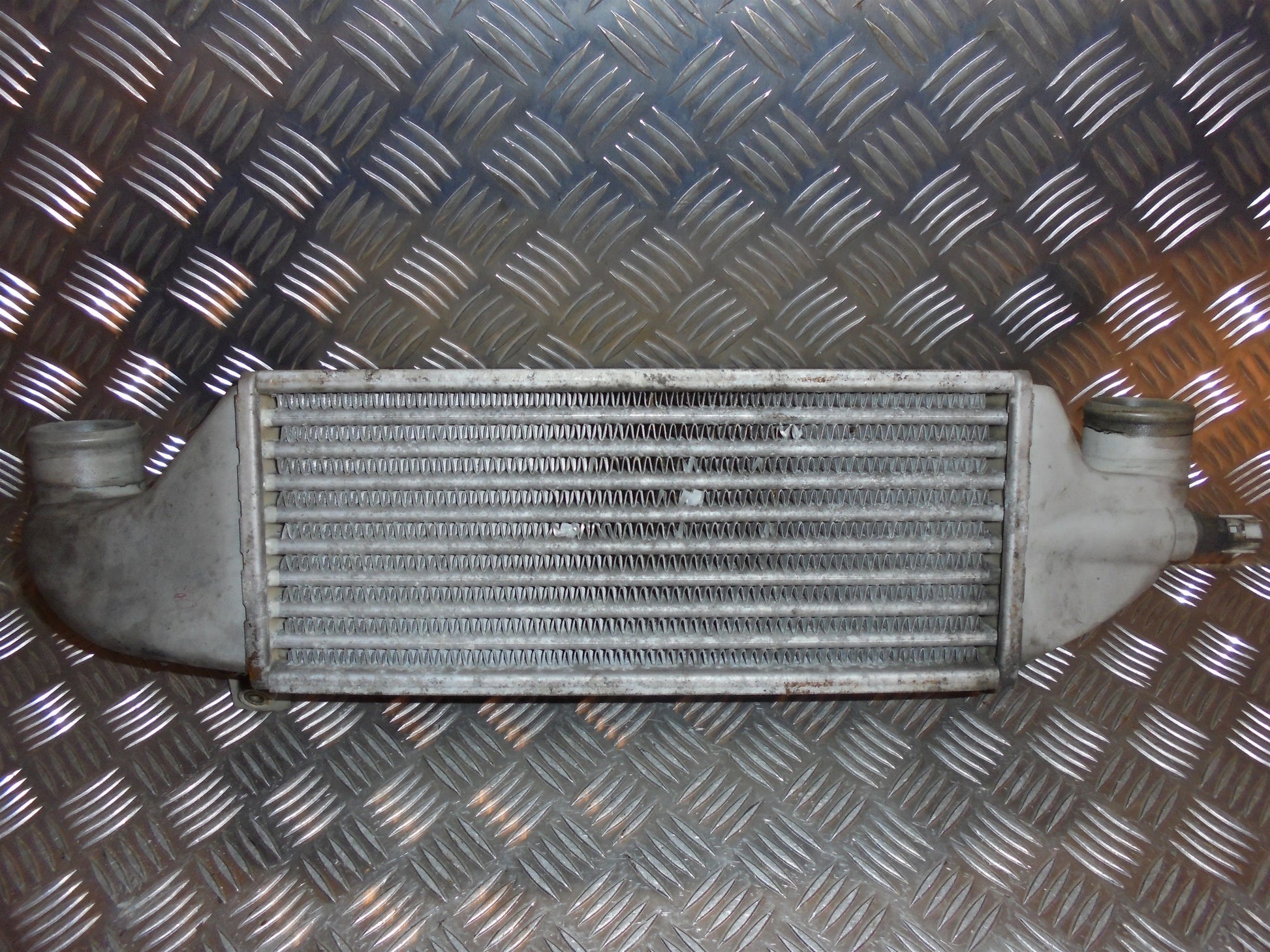 Ford Focus Køler Intercooler Med OEM Nr. Ophugger Fra Ford Ophugger