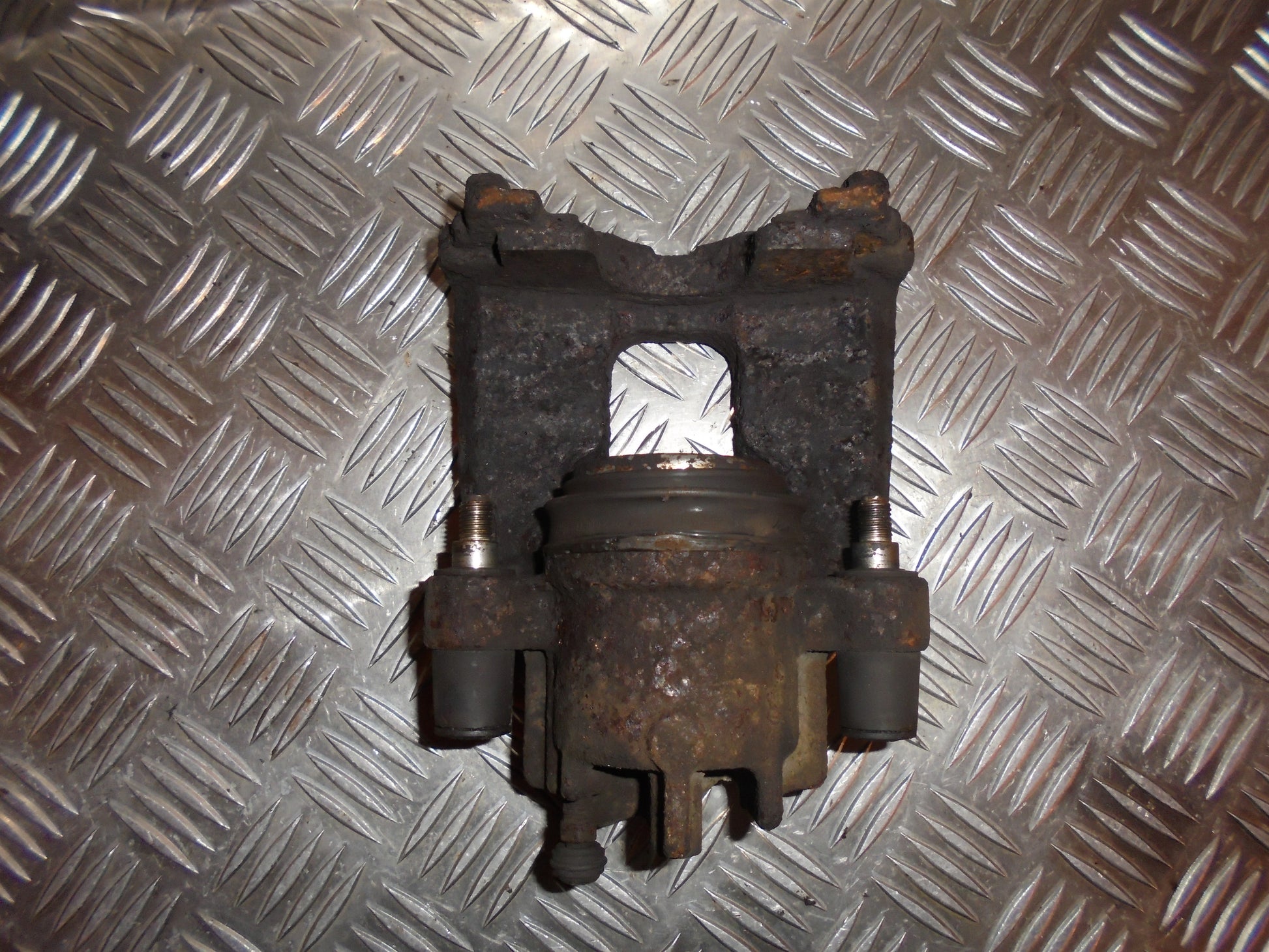 Ford Focus Bremsekaliber HF Med OEM Nr. Ophugger Fra Ford Ophugger