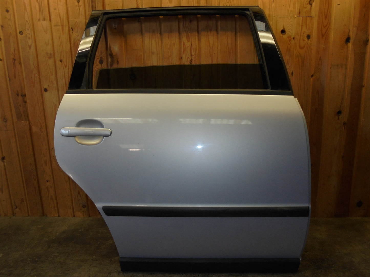 VW Passat 3B Bagdør H Med OEM Nr. 3B9833052AC Fra VW Ophugger
