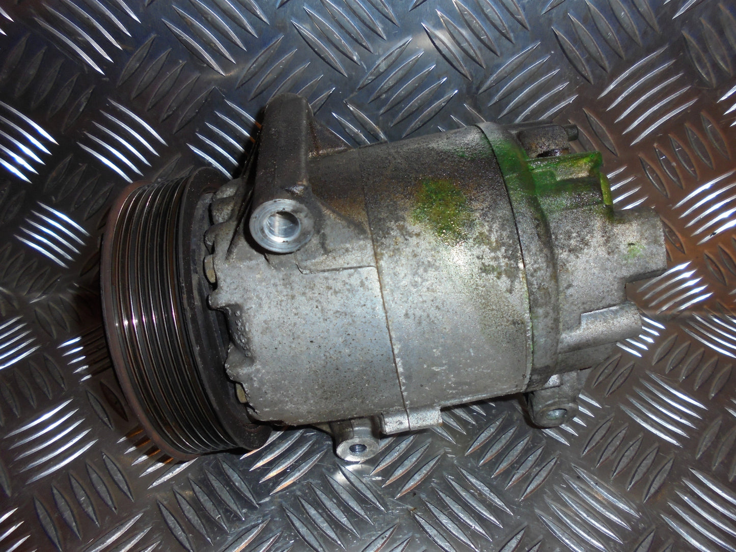 Renault Megane 2 Aircondition Pumpe Med OEM Nr. 8200309193 Fra Renault Ophugger
