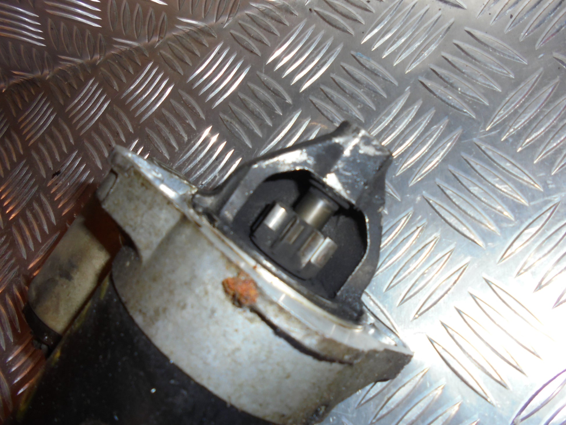 Mazda Demio Starter Med OEM Nr. B50518400 Fra Mazda Ophugger