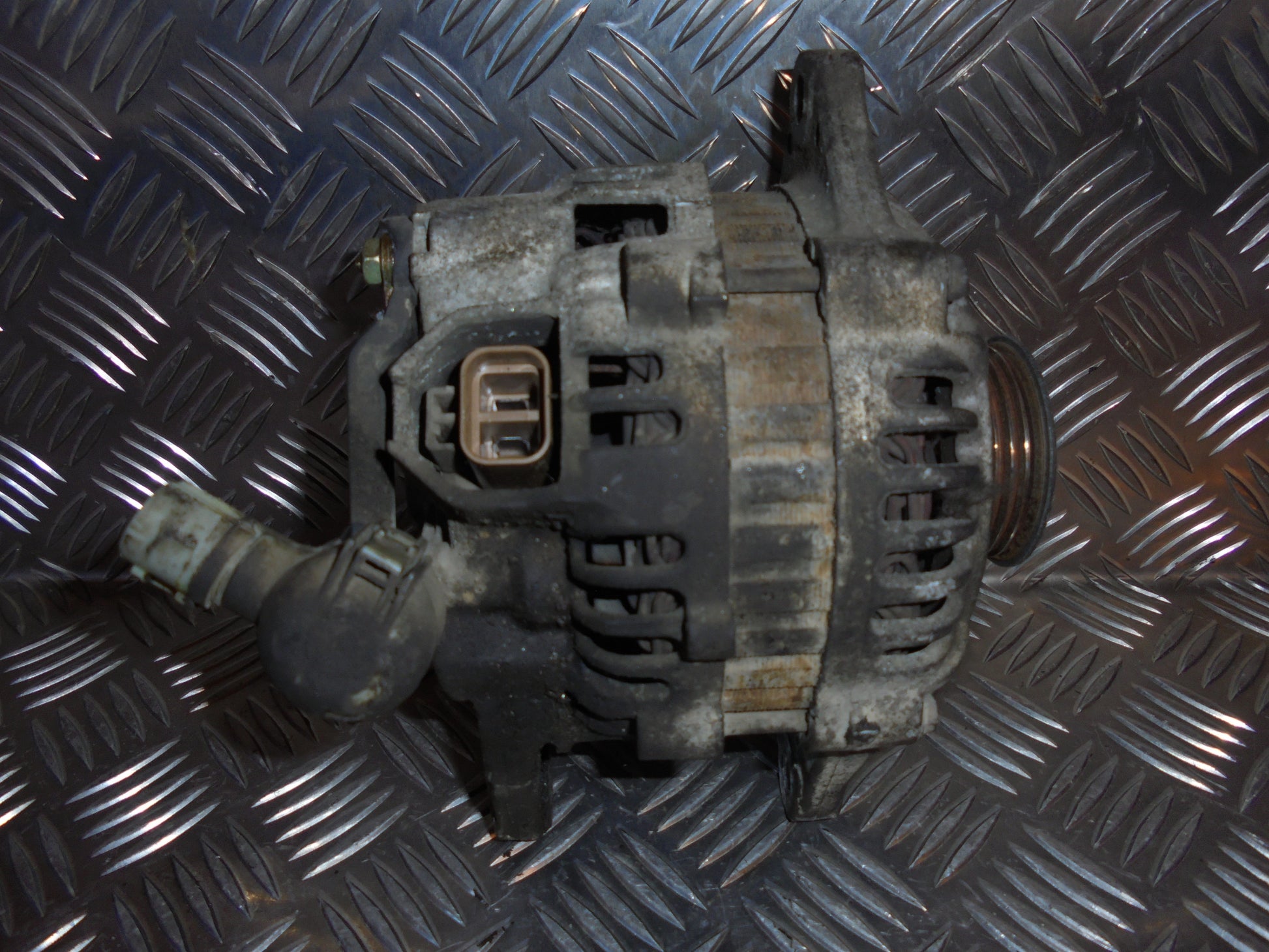 Mazda 626 GE Generator Med OEM Nr. A2T33191 Fra Mazda Ophugger