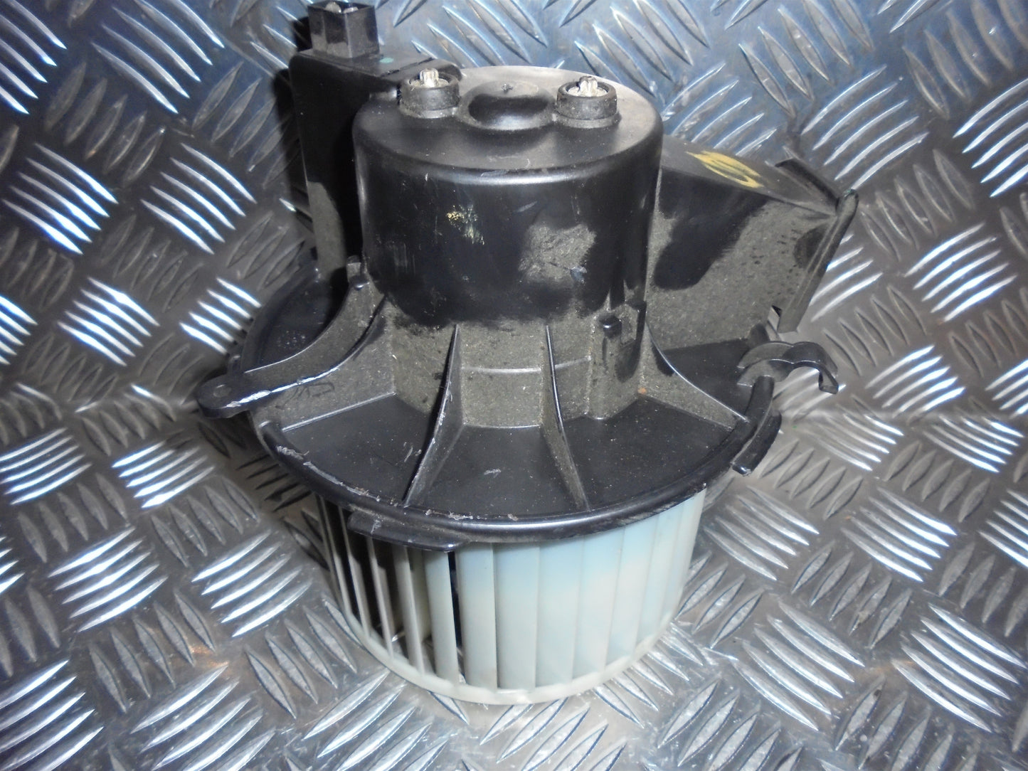 Peugeot 307 Varmeblæser Med OEM Nr. 6441P1 Fra Peugeot Ophugger