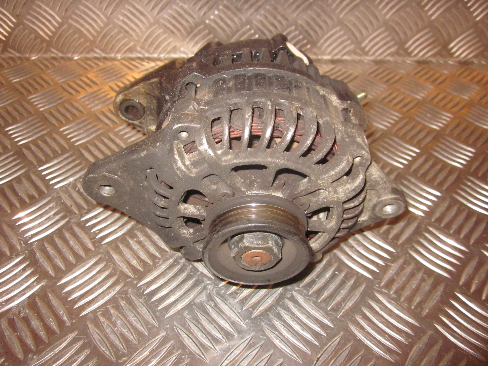 Kia Clarus Generator Med OEM Nr. 0K9B218300 Fra Kia Ophugger