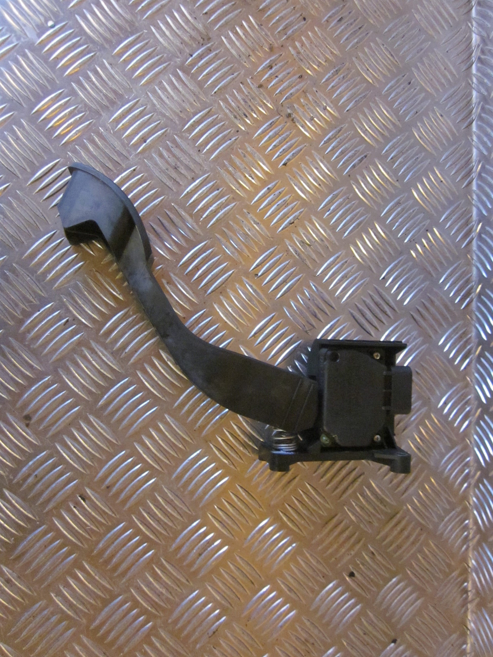 Ford Ka Speederpedal Med OEM Nr. Ophugger Fra Ford Ophugger