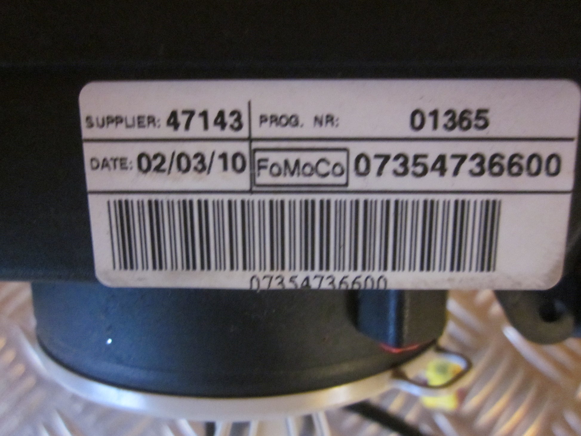 Ford Ka Kontakt Combi Med OEM Nr. Ophugger Fra Ford Ophugger