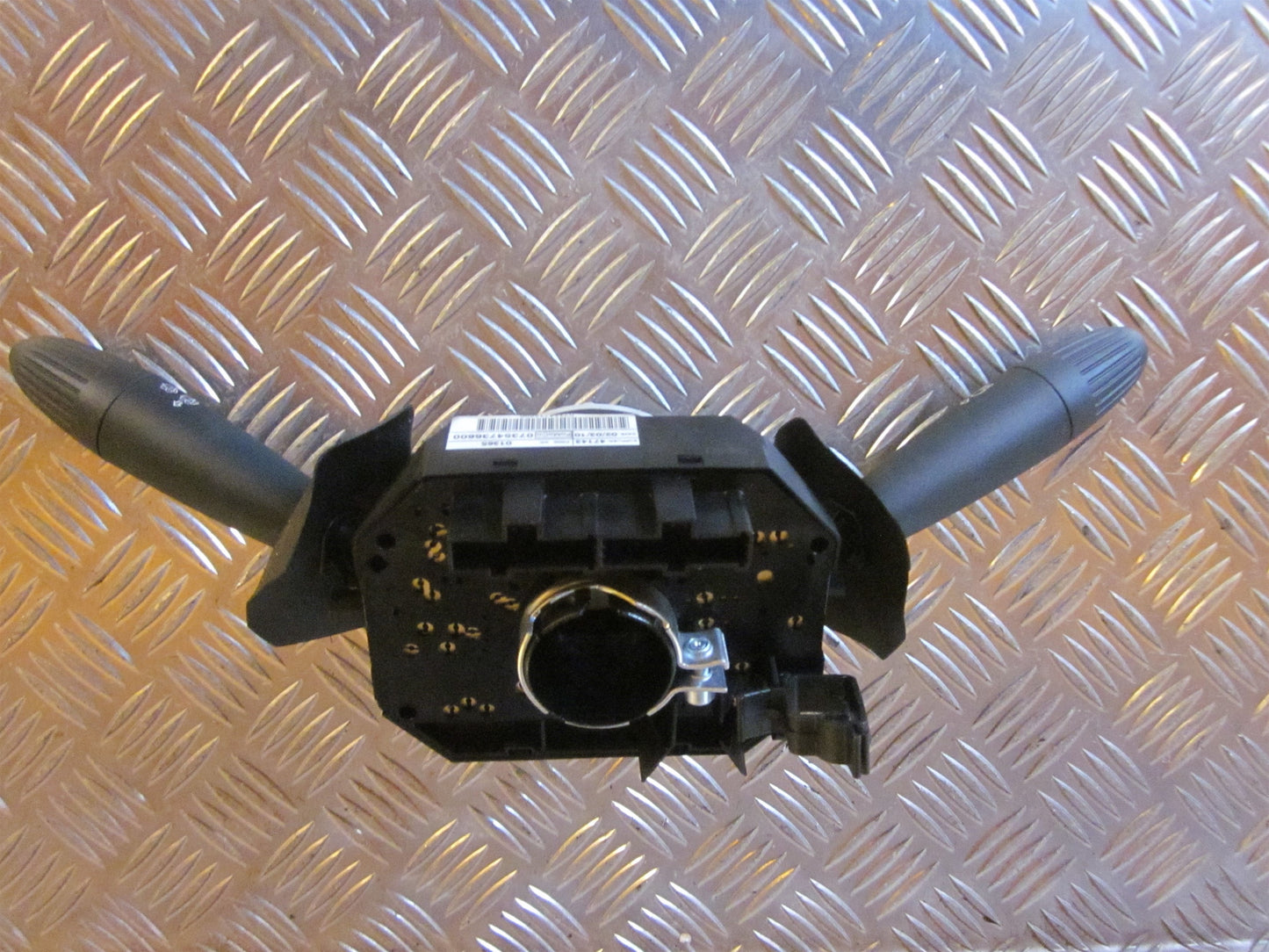 Ford Ka Kontakt Combi Med OEM Nr. Ophugger Fra Ford Ophugger