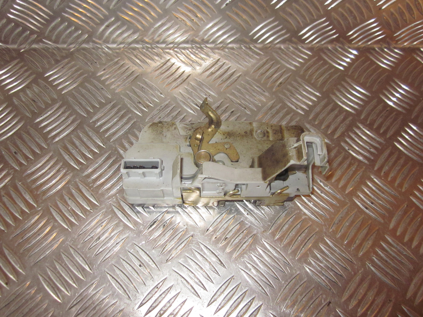 Peugeot 307 Dørlås Med OEM Nr. Ophugger Fra Peugeot Ophugger