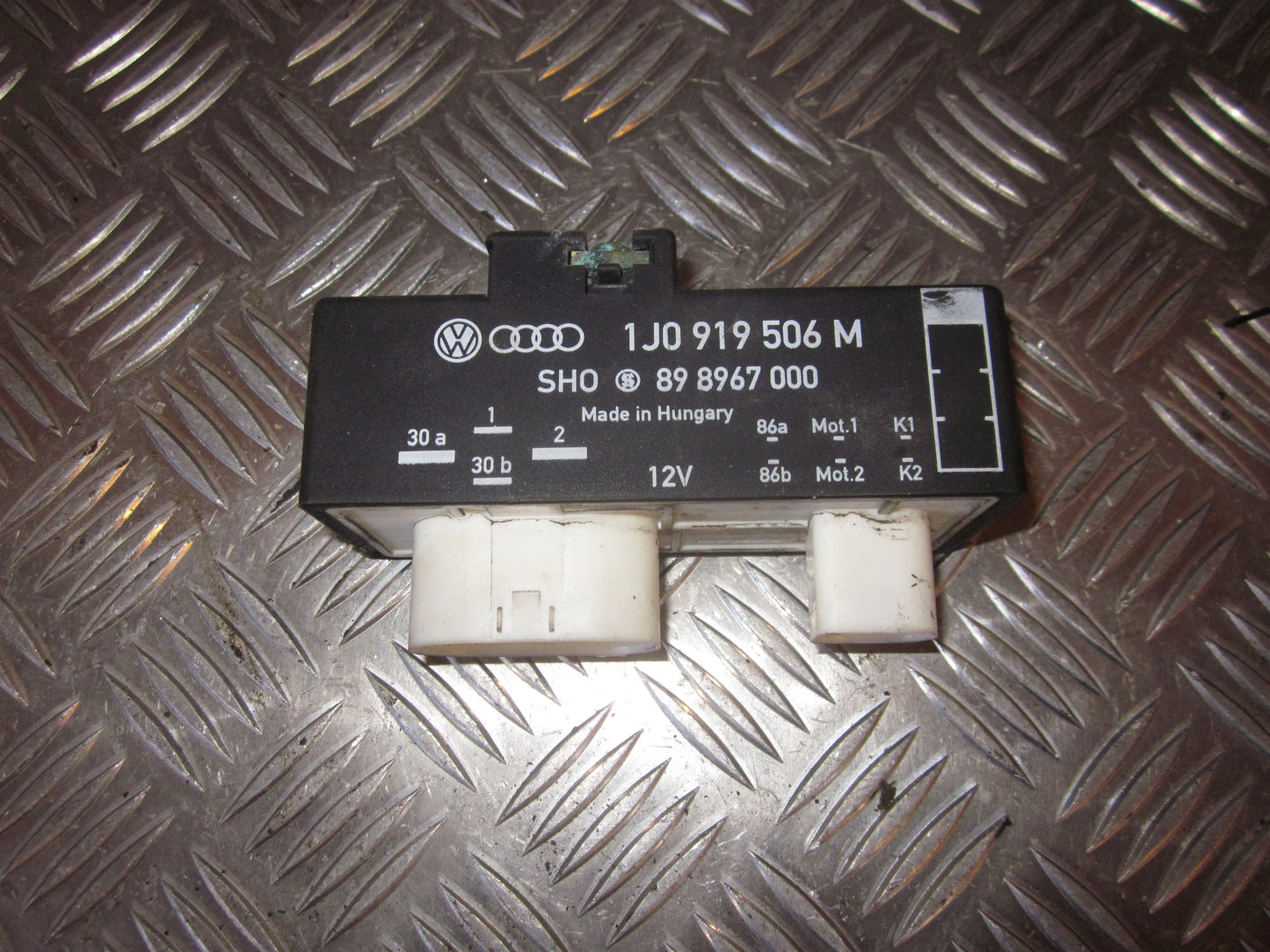 Skoda Fabia Relæ Køleblæser Med OEM Nr. 1J0919506M Fra Skoda Ophugger