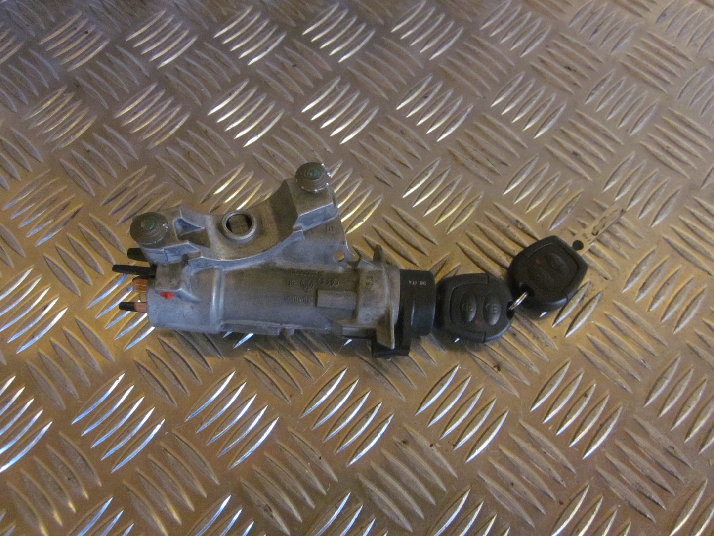 Skoda Fabia Ratlås Med OEM Nr. 4B0905851B Fra Skoda Ophugger