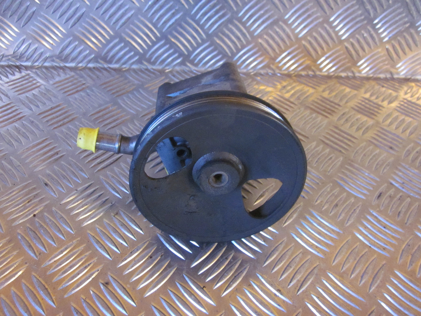 Nissan Primera P12 Servopumpe Med OEM Nr. Ophugger Fra Nissan Ophugger