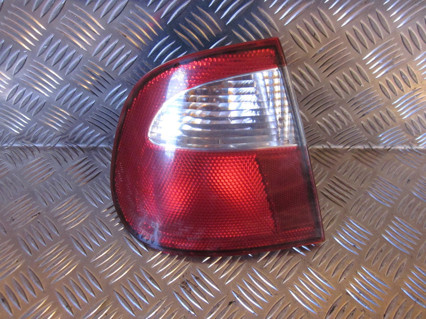 Seat Cordoba Baglygte Med OEM Nr. Ophugger Fra Seat Ophugger