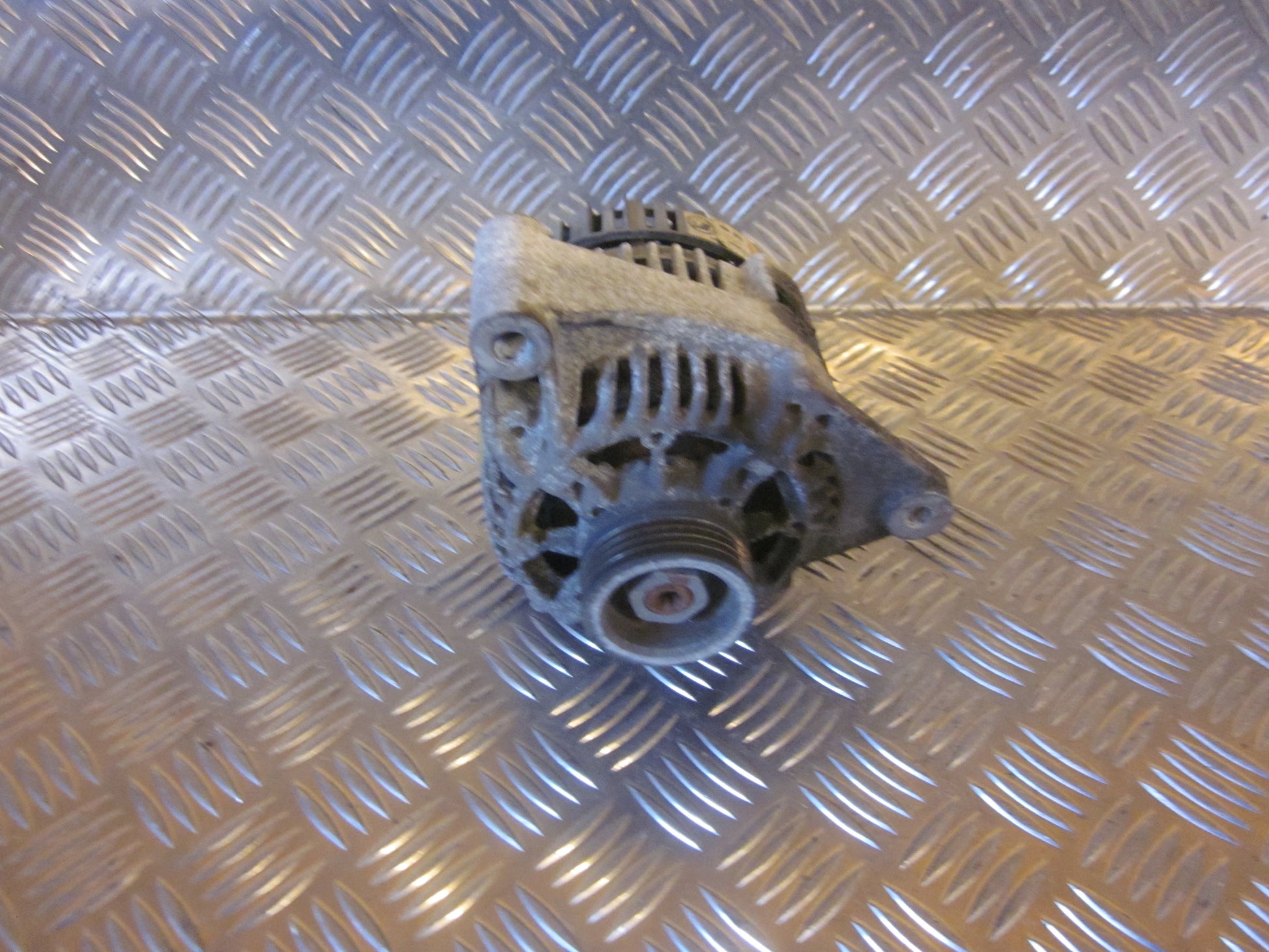 Peugeot 306 Generator Med OEM Nr. 57051Y Fra Peugeot Ophugger