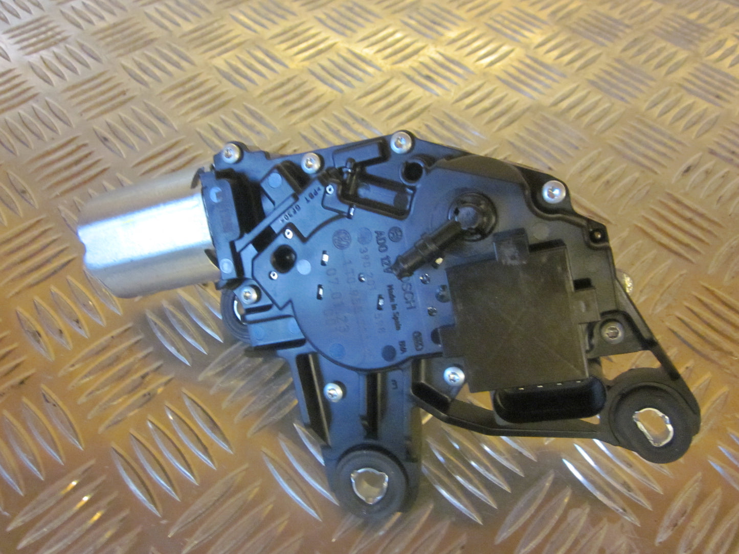VW Touran 1T GP Bagrudevisker Motor Med OEM Nr. 1T0955711C Fra VW Ophugger