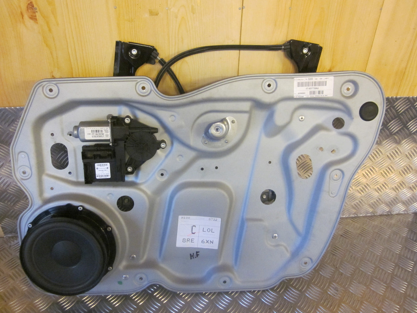 VW Touran 1T GP Rudemotor - Rudehejs Med OEM Nr. 1T0959702D Fra VW Ophugger