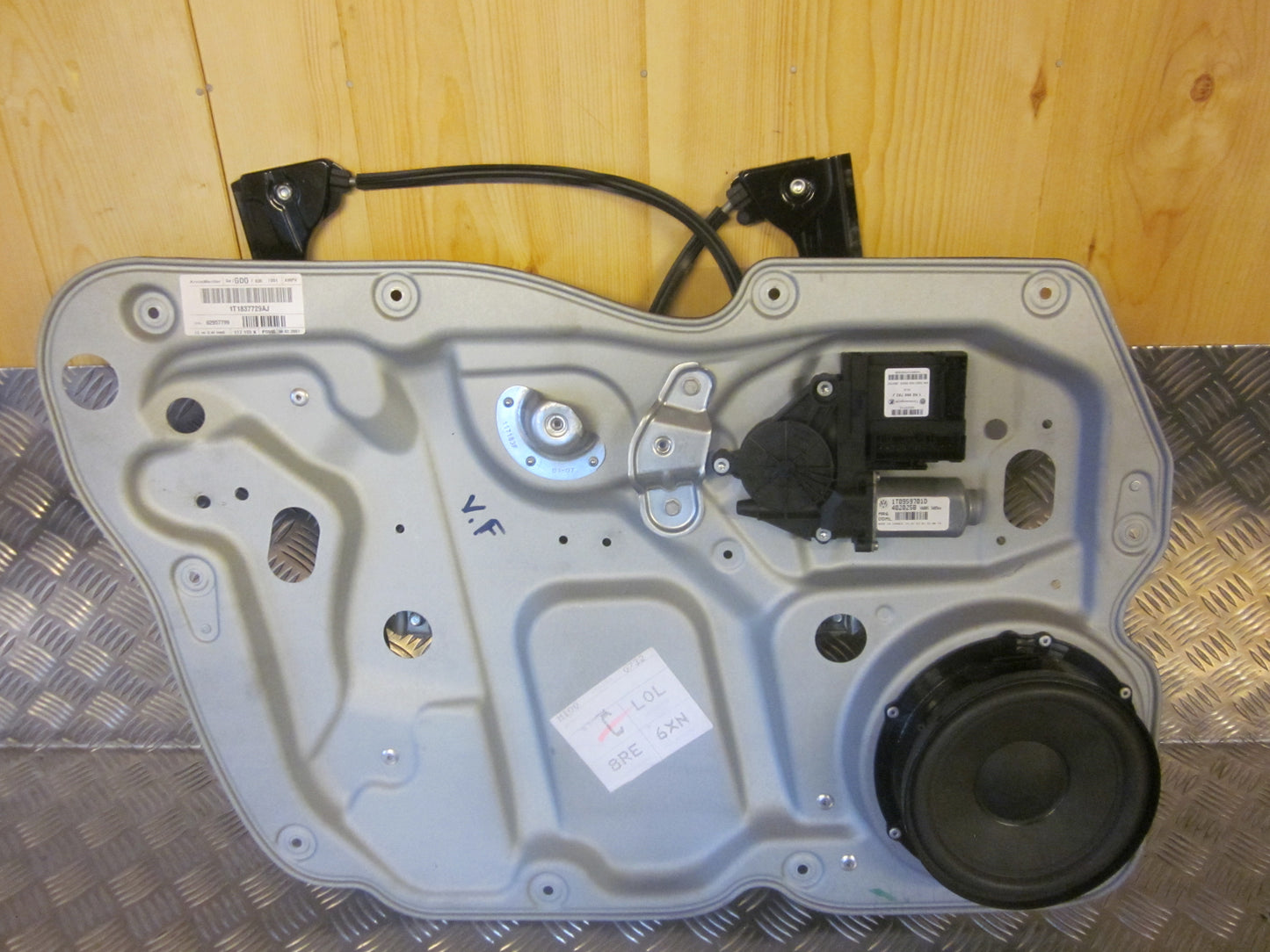 VW Touran 1T GP Rudemotor - Rudehejs Med OEM Nr. 1T0959701D Fra VW Ophugger