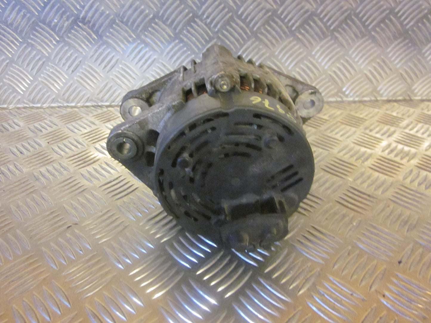 Alfa Romeo 156 Generator Med OEM Nr. 63321423 Fra Alfa Romeo Ophugger