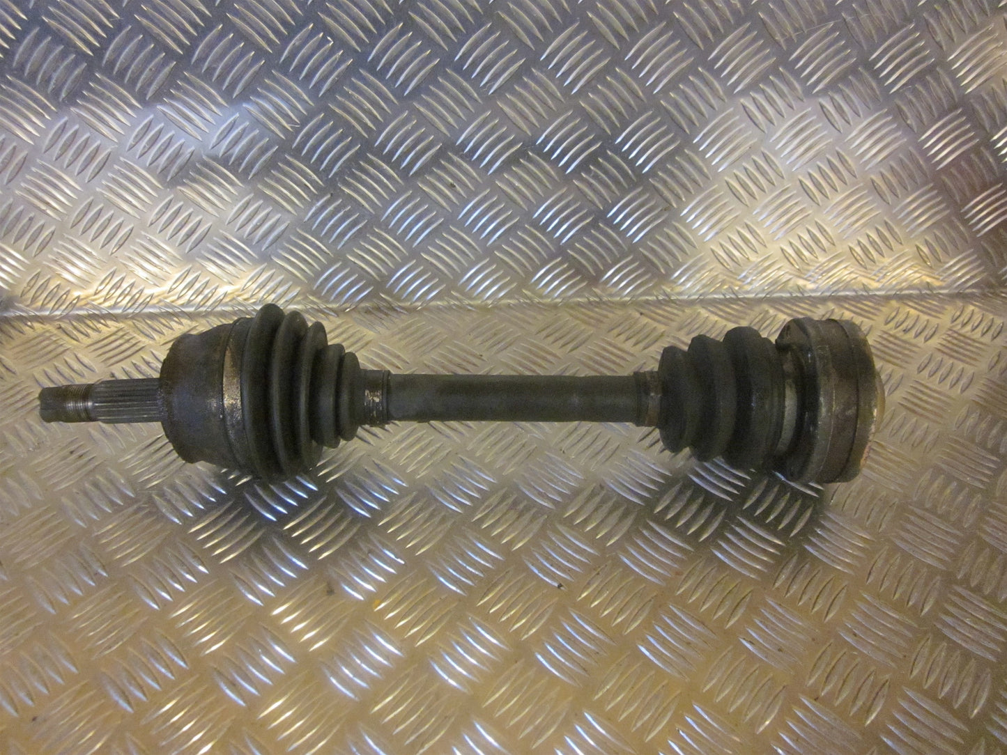 Alfa Romeo 156 Trækaksel For H Med OEM Nr. Ophugger Fra Alfa Romeo Ophugger