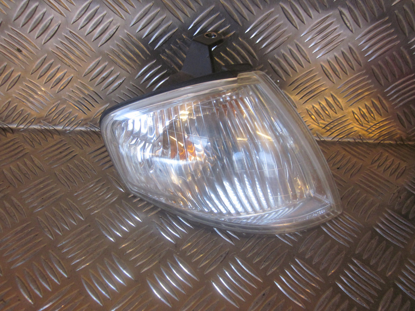 Mazda 323 F 5D BJ14 Blinklygte For Med OEM Nr. Ophugger Fra Mazda Ophugger