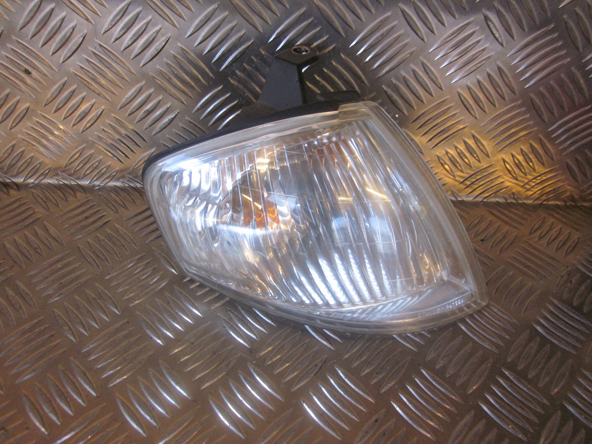 Mazda 323 F 5D BJ14 Blinklygte For Med OEM Nr. Ophugger Fra Mazda Ophugger