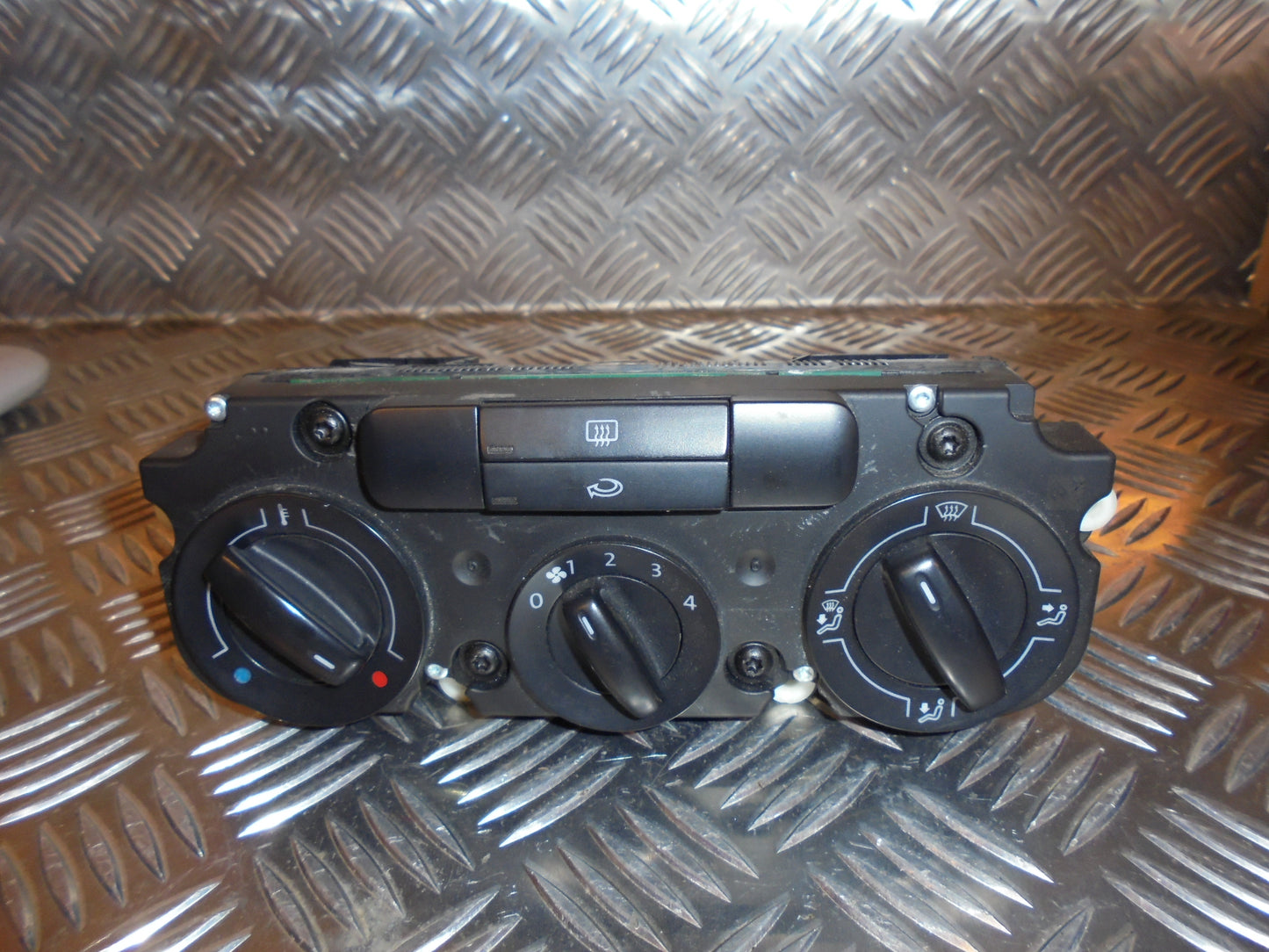 VW Caddy 2K Varmeregulering Med OEM Nr. Ophugger Fra VW Ophugger
