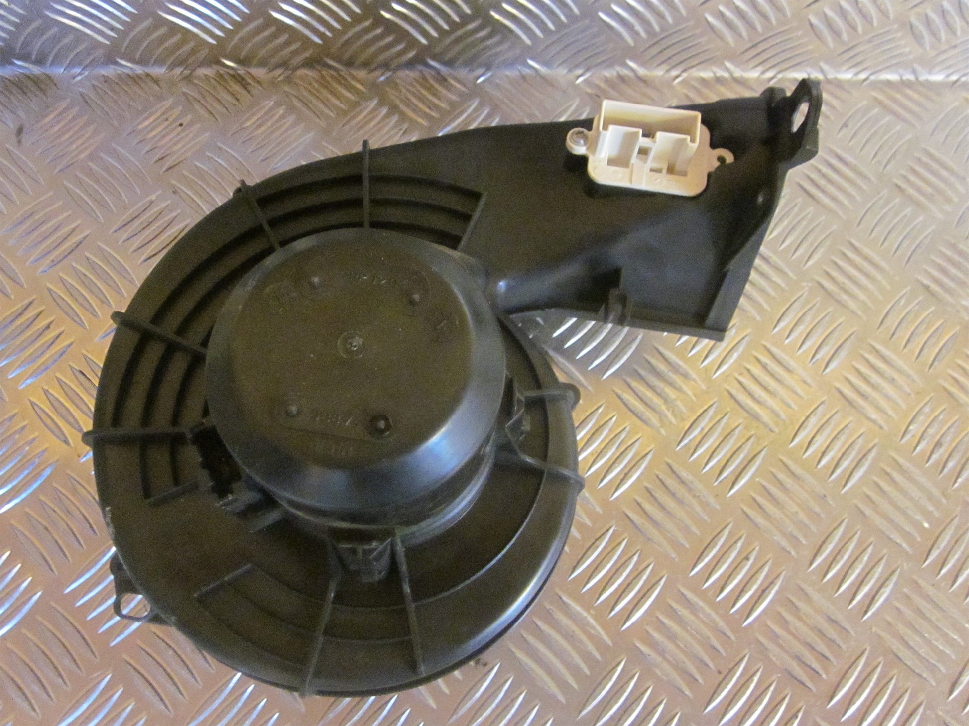 Opel Meriva A Varmeblæser Med OEM Nr. BEHR Fra Opel Ophugger