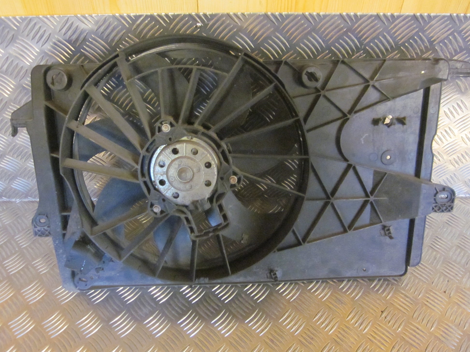 Opel Meriva A Kølerblæser El Med OEM Nr. Ophugger Fra Opel Ophugger