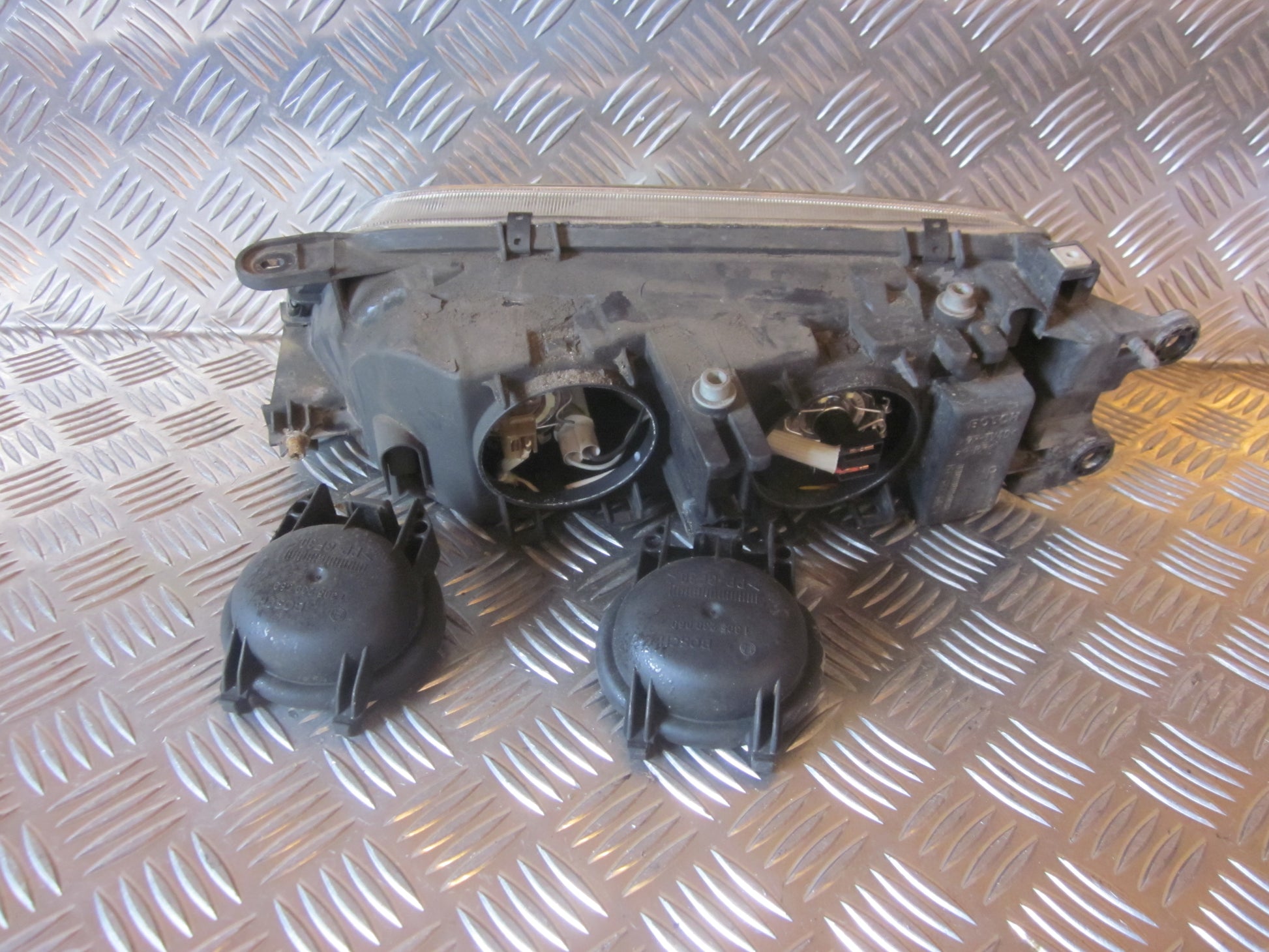Mazda 626 GF/GW Forlygte Med OEM Nr. Ophugger Fra Mazda Ophugger
