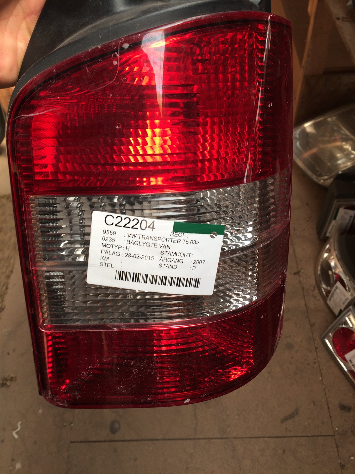 VW Transporter T5 1.Fac: Okt 2009/Jul 2015 Baglygte Med OEM Nr. Ophugger Fra VW Ophugger