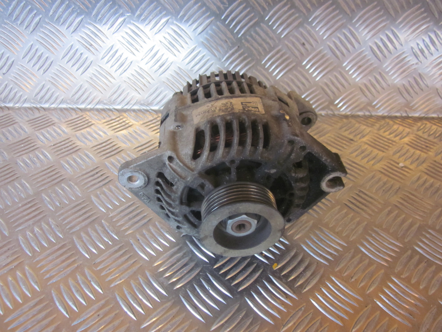 Peugeot 306 Generator Med OEM Nr. 57050000 Fra Peugeot Ophugger