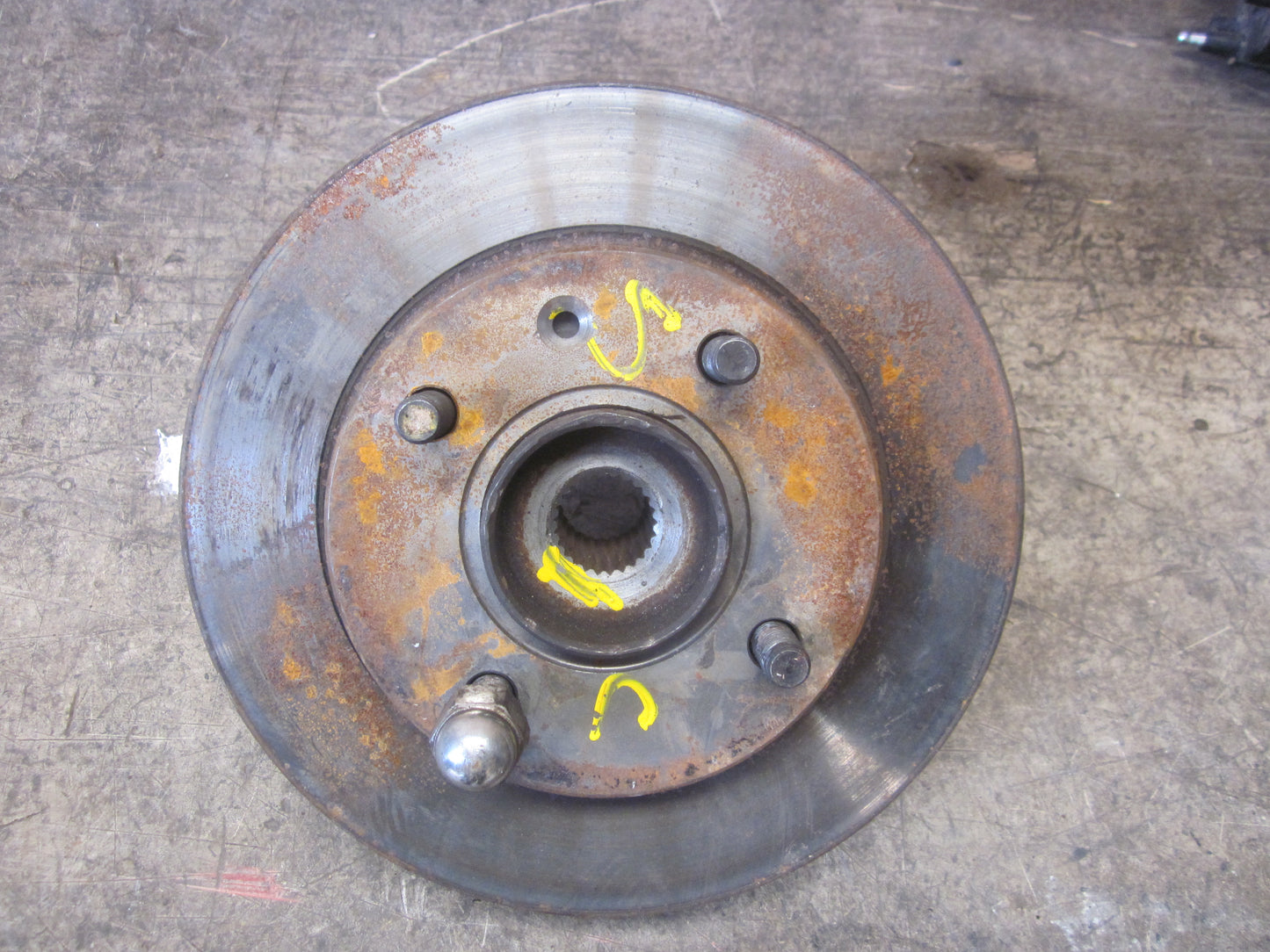 Ford Fiesta 3 Spindel For H Med OEM Nr. Ophugger Fra Ford Ophugger