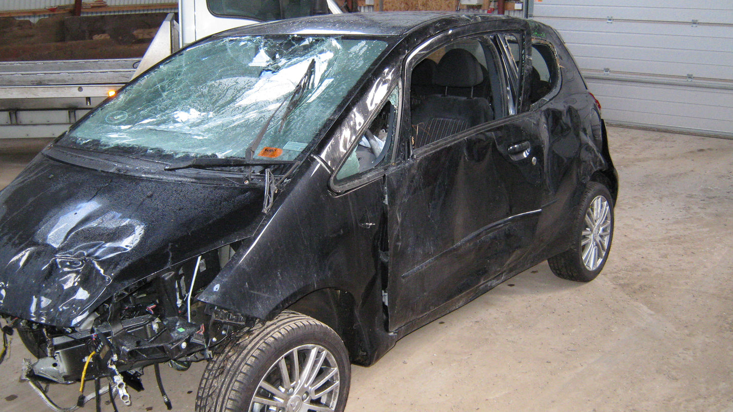 Mitsubishi Colt Pluk-Selv-Bil Med OEM Nr. Ophugger Fra Mitsubishi Ophugger