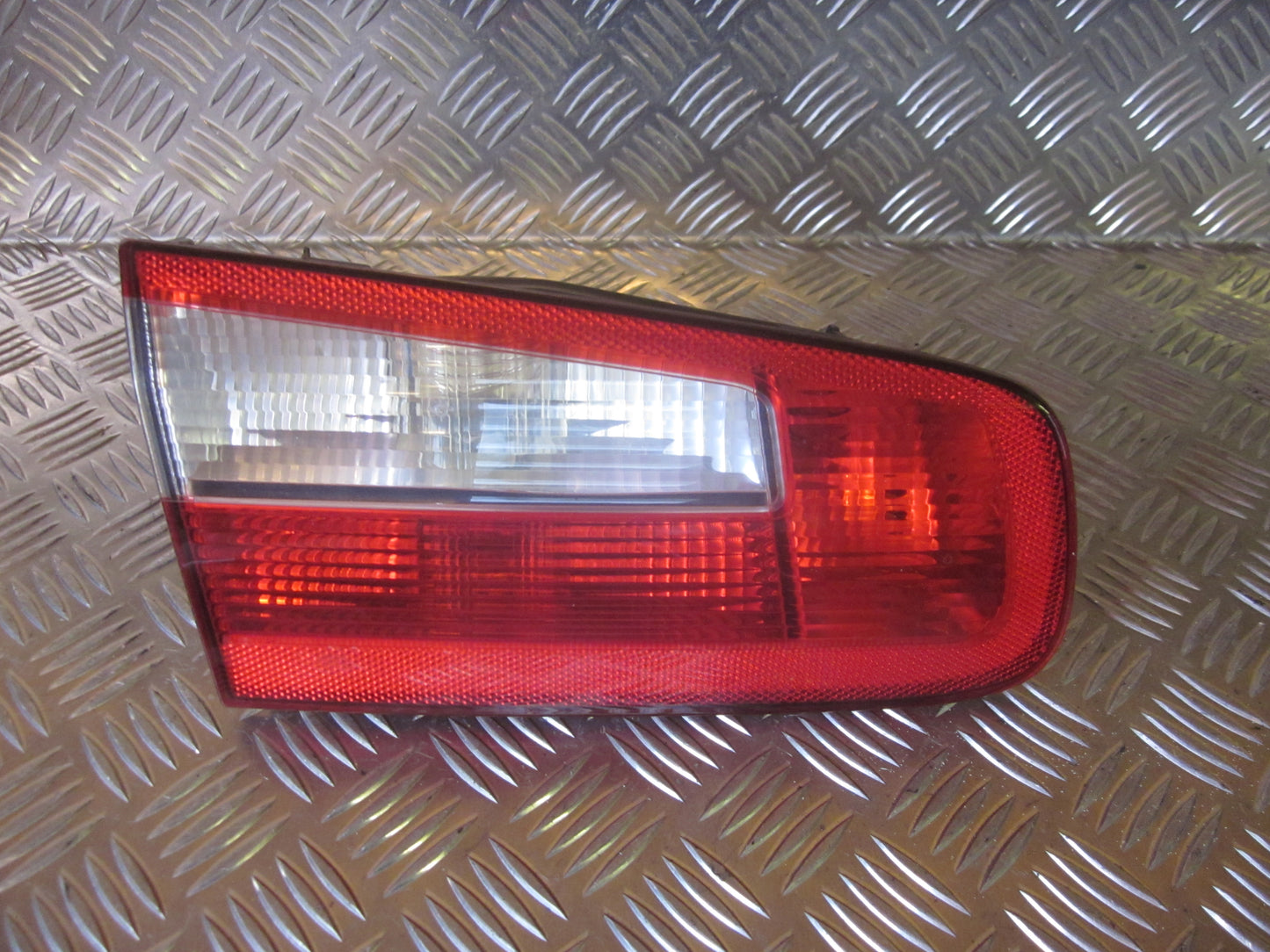 Renault Laguna 2 Baglygte Med OEM Nr. Ophugger Fra Renault Ophugger