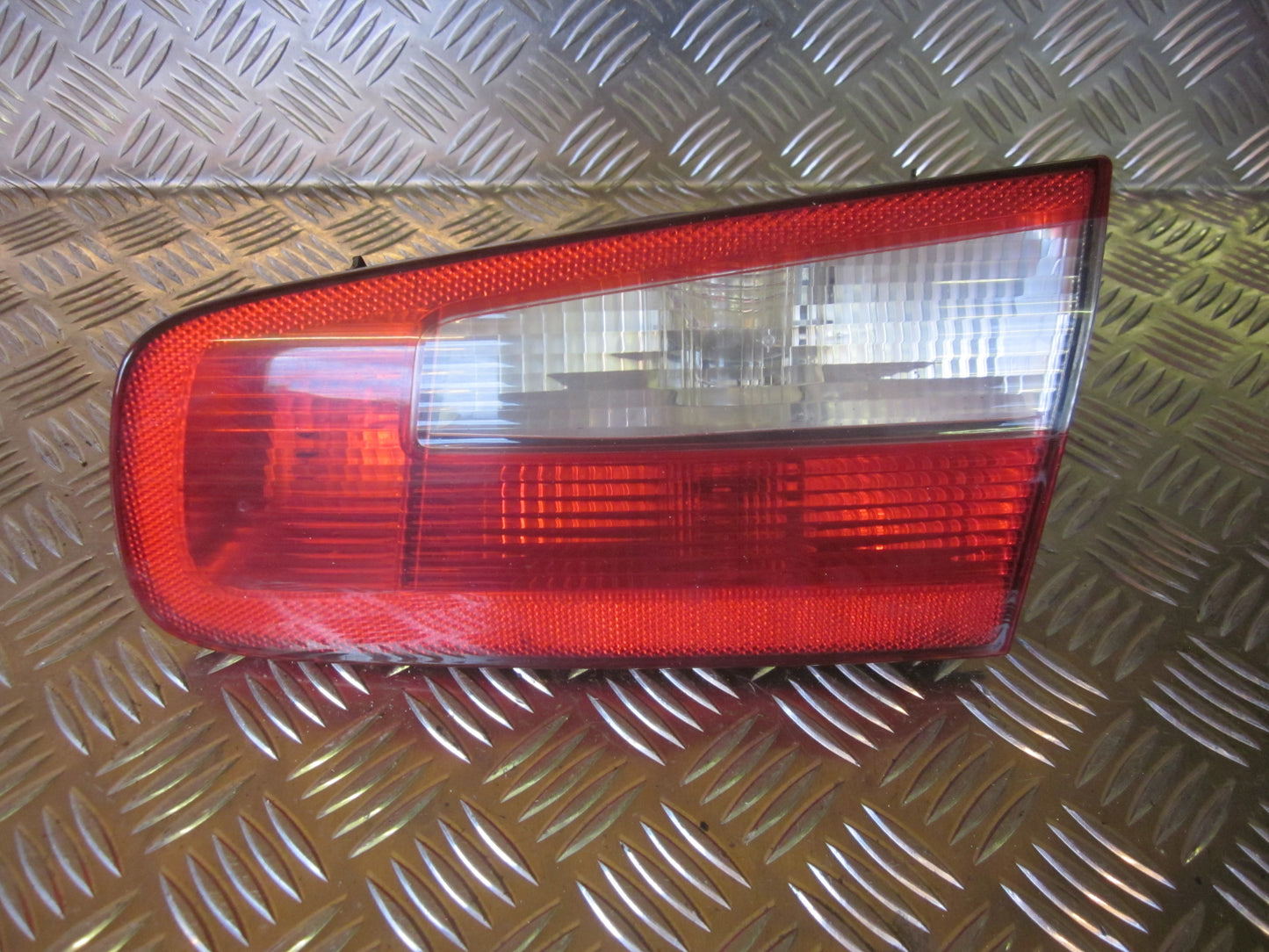 Renault Laguna 2 Baglygte Med OEM Nr. Ophugger Fra Renault Ophugger