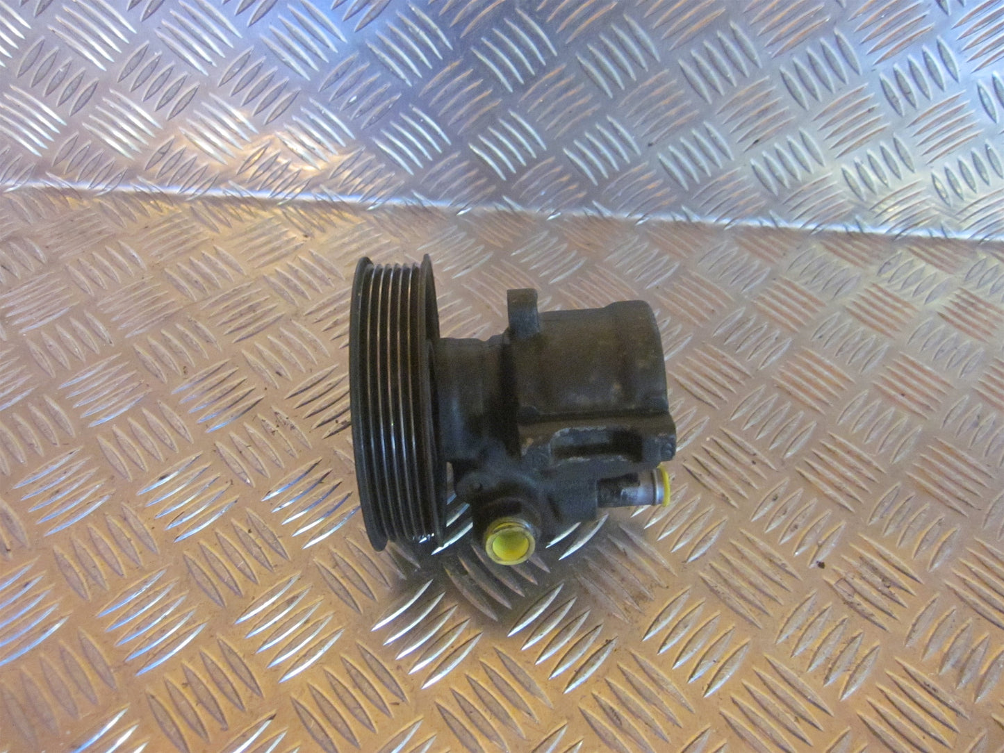 VW Polo CLA Variant 6K Servopumpe Med OEM Nr. 6N0145157 Fra VW Ophugger