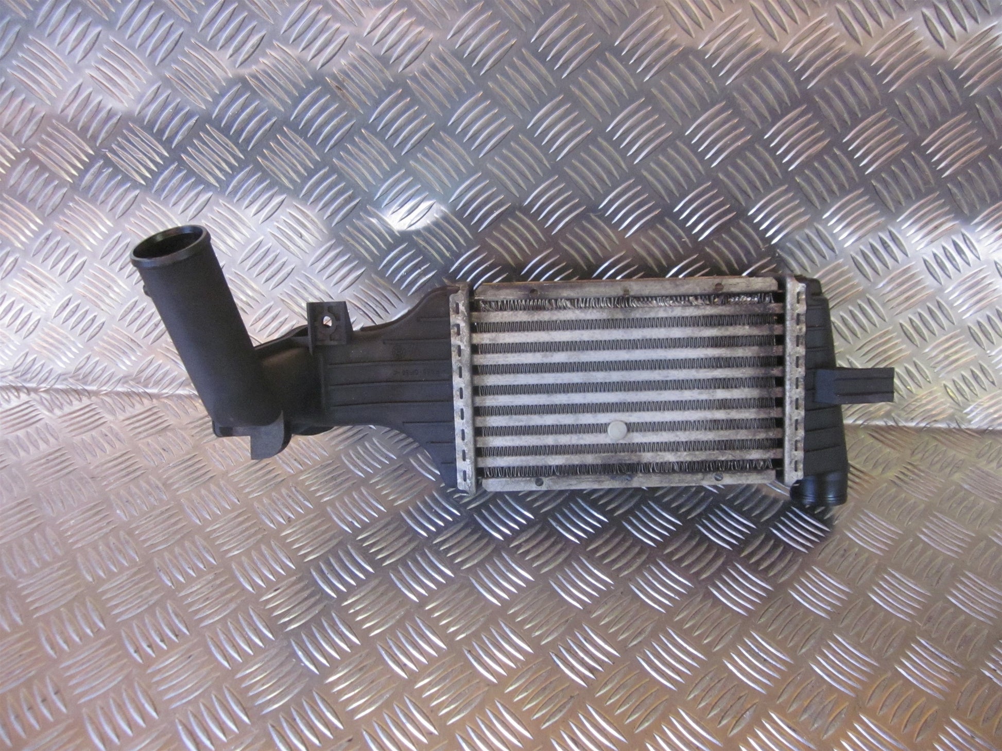 Opel Zafira A Køler Intercooler Med OEM Nr. Ophugger Fra Opel Ophugger