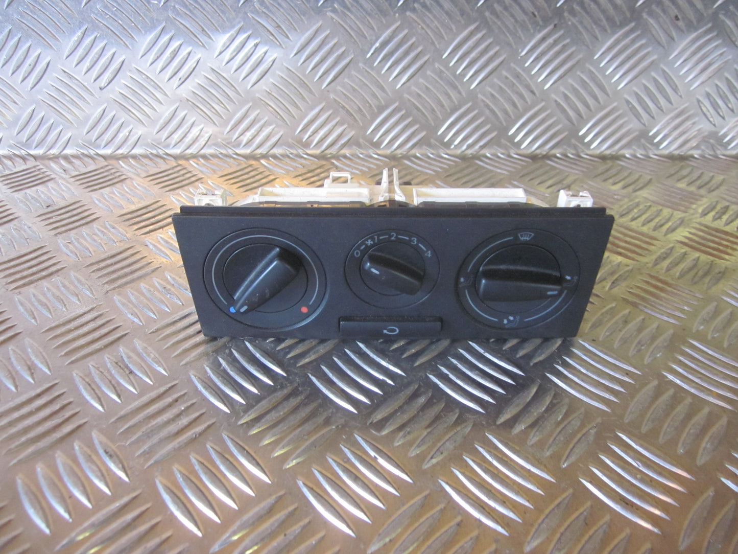 VW Polo Facel. 6N Varmeregulering Med OEM Nr. Ophugger Fra VW Ophugger