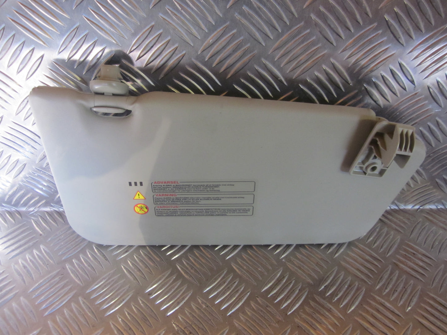 Nissan Micra K12 Solskærm Med OEM Nr. Ophugger Fra Nissan Ophugger