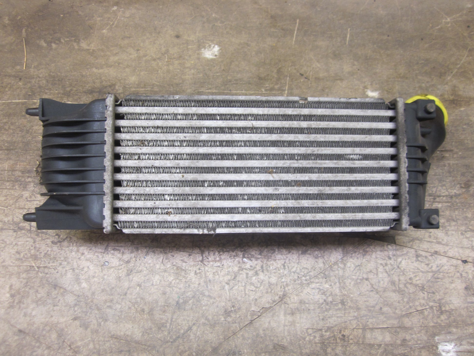 Peugeot 407 Køler Intercooler Med OEM Nr. Ophugger Fra Peugeot Ophugger